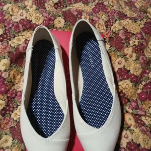 Kelly & Katie White Women's Flats
